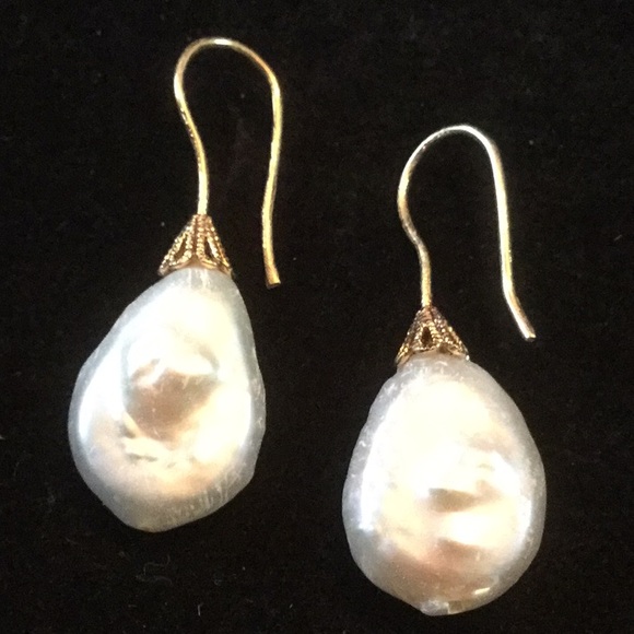 Gems & Minerals Jewelry - Genuine Baroque Pearl Earrings